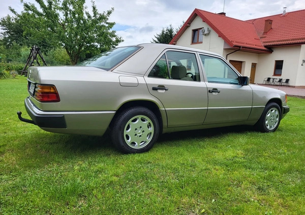 Mercedes-Benz W124 (1984-1993) cena 28000 przebieg: 424000, rok produkcji 1992 z Jastrowie małe 301